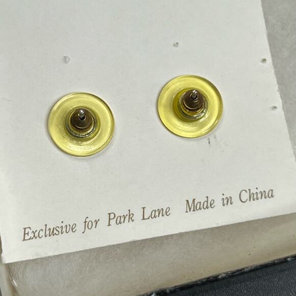 Vintage Jewls by Parkland Overlapping Circles Pierced Gold Tone Earrings - Picture 3 of 3